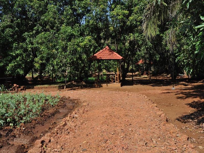 فيلا Red Roof Farmhouse Chiplūn المظهر الخارجي الصورة