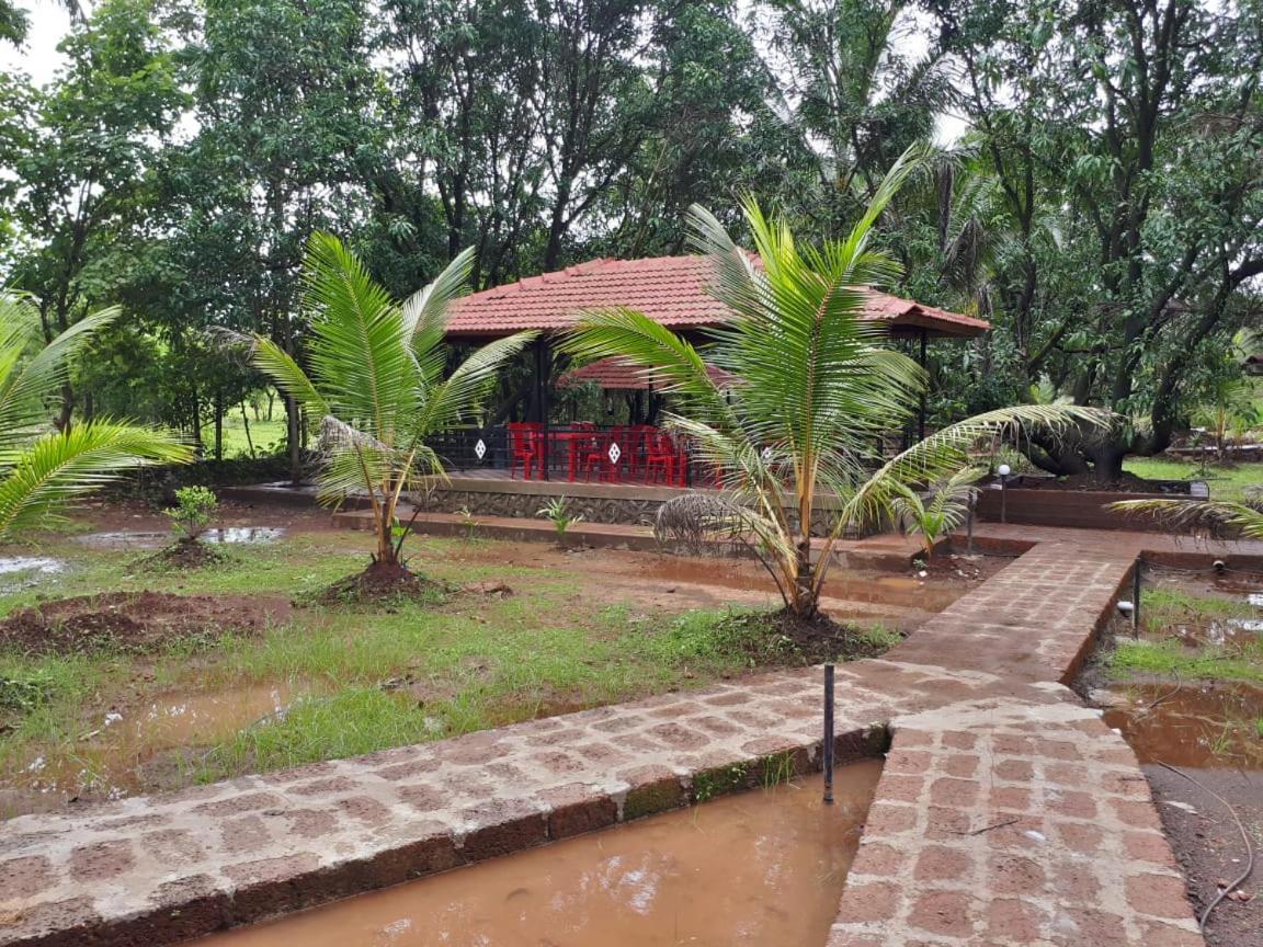 فيلا Red Roof Farmhouse Chiplūn المظهر الخارجي الصورة