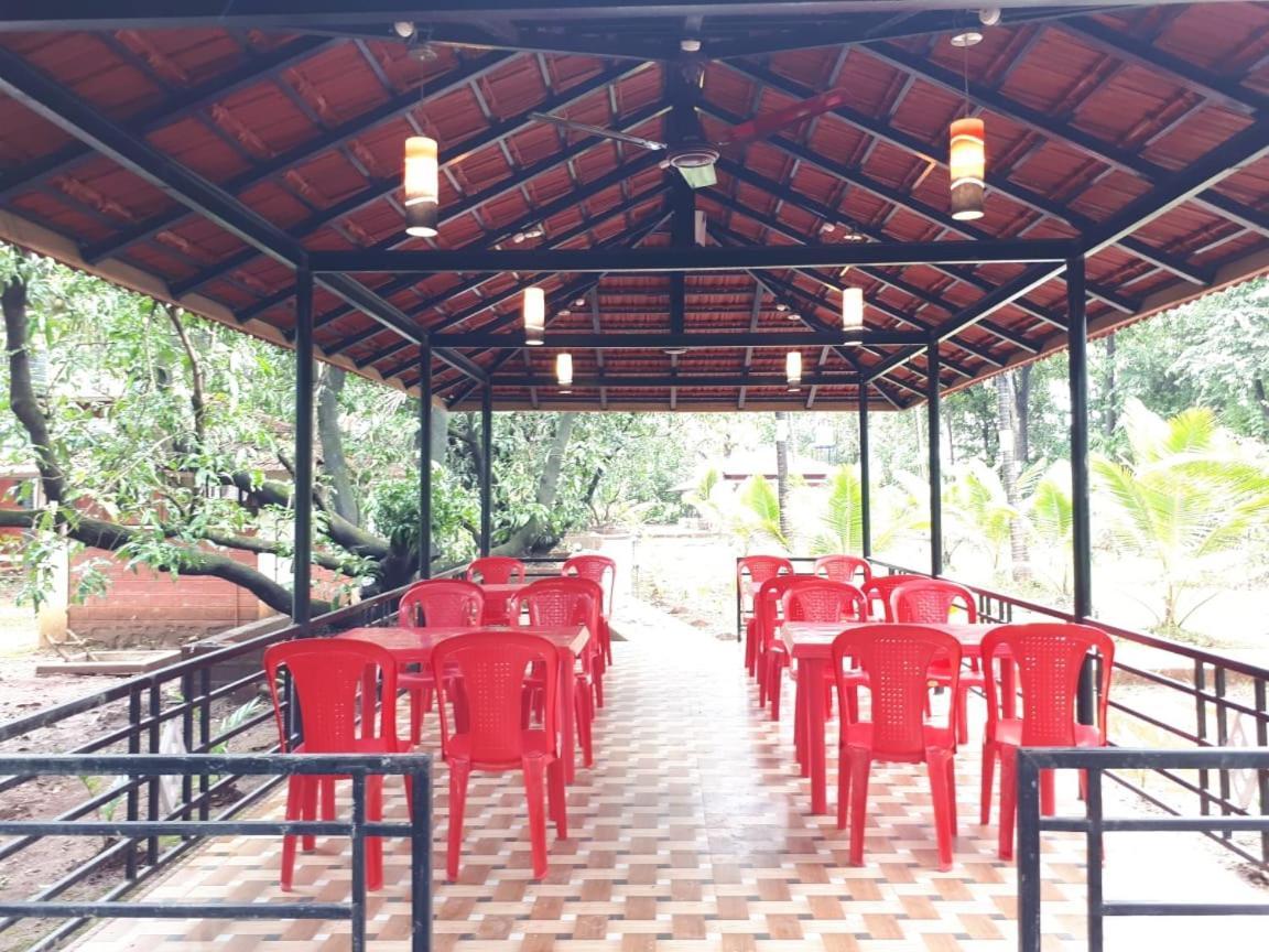 فيلا Red Roof Farmhouse Chiplūn المظهر الخارجي الصورة